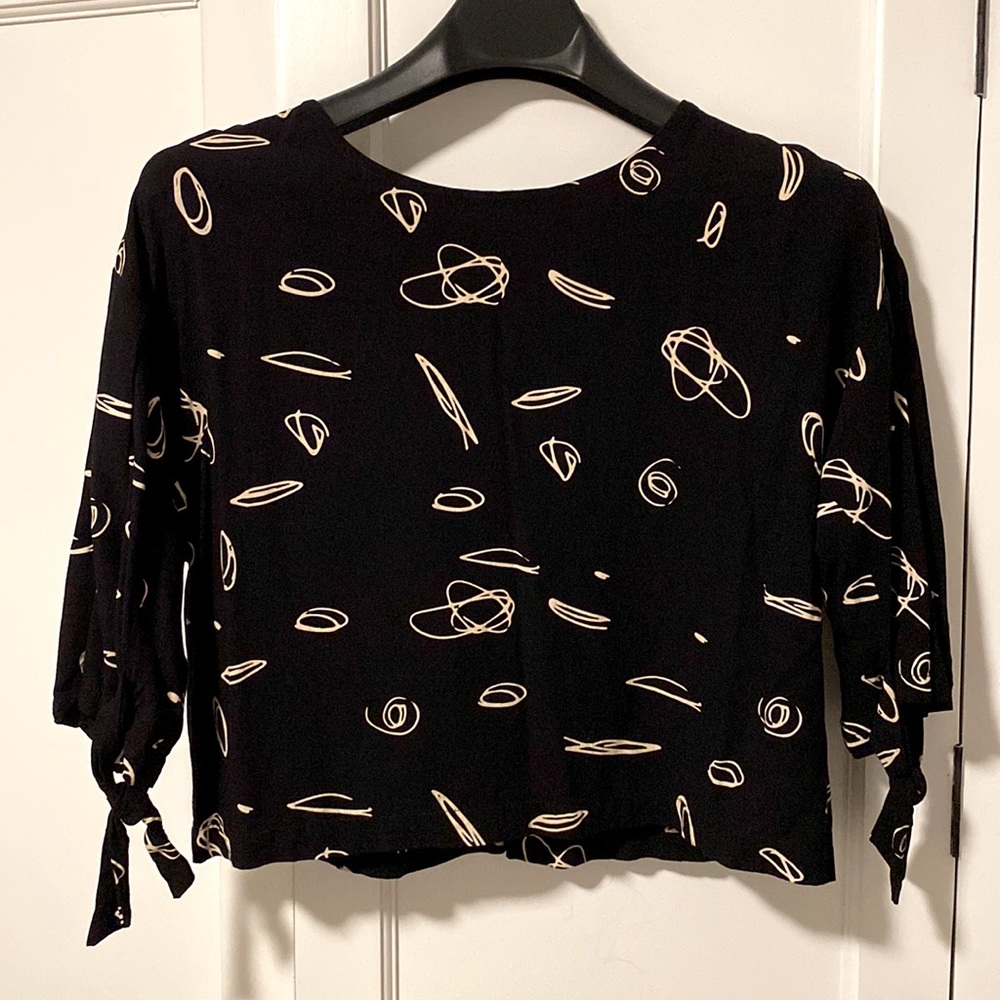 🍓eve gravel | Black Abstract Pattern Crop